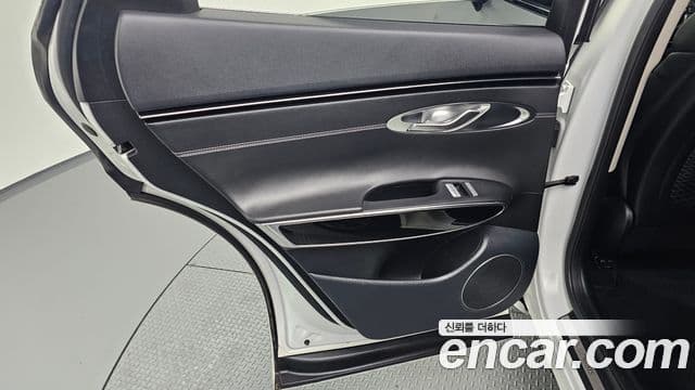 Genesis GV70 2021 — Photo 25/31