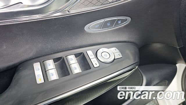 Genesis GV70 2021 — Photo 20/31