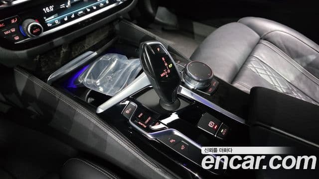 BMW 5 Series 2018 — Фото 9/20