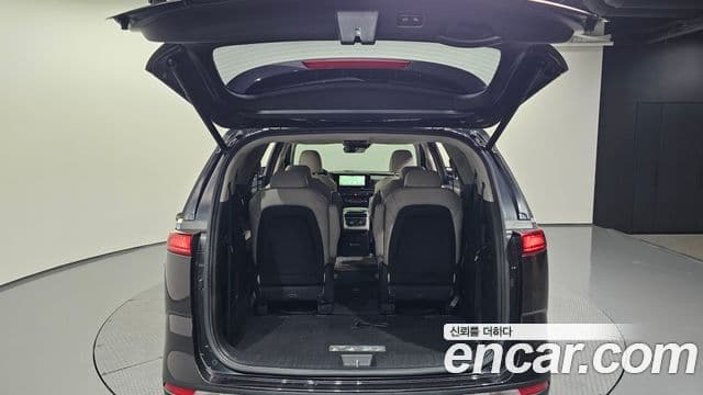 Kia Carnival 2021 — Фото 17/20