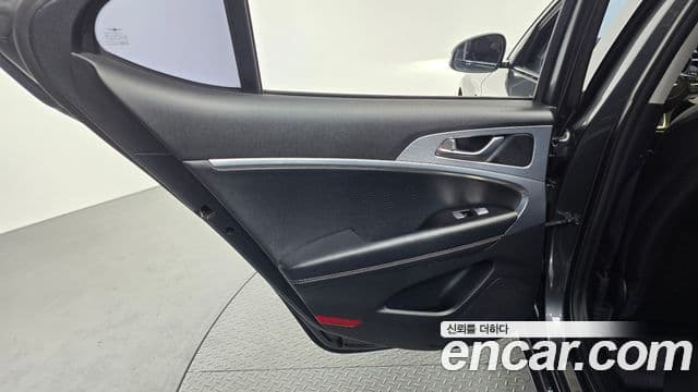 Genesis G70 2018 — Photo 16/31