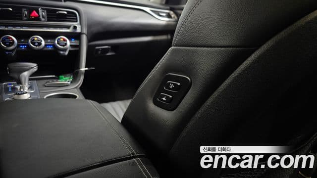 Genesis G70 2018 — Photo 19/31