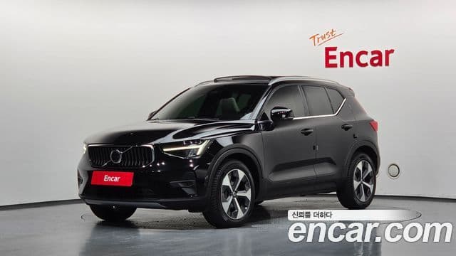 Volvo XC40 2023 — Фото 1/20