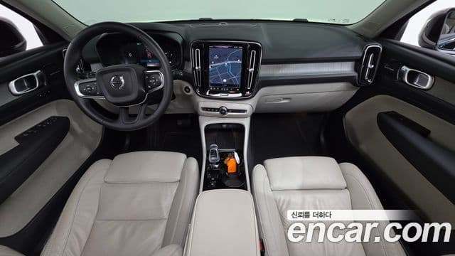 Volvo XC40 2023 — Фото 7/20