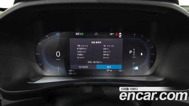 Volvo XC40 2023 — Фото 8/20