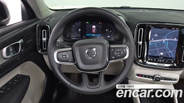 Volvo XC40 2023 — Фото 12/20