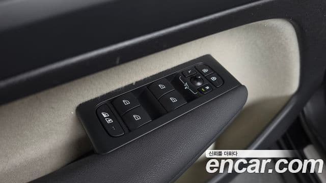 Volvo XC40 2023 — Photo 4/34