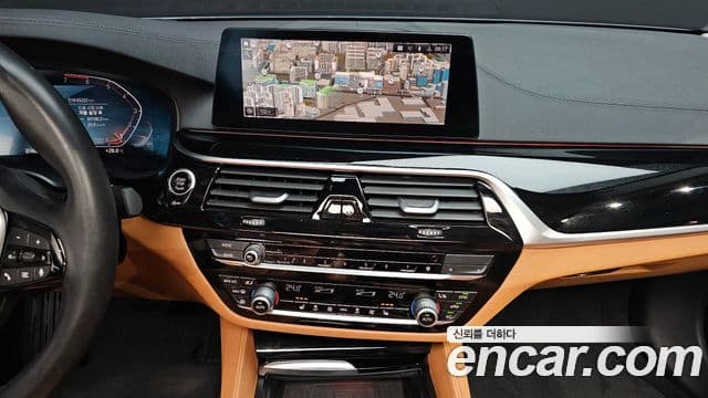 BMW 5 Series 2020 — фото 14 из 20