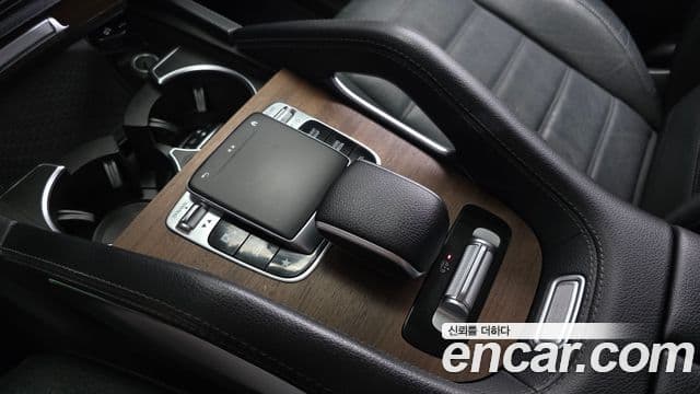 Mercedes-Benz GLE-Class 2019 — Şəkil 18/20