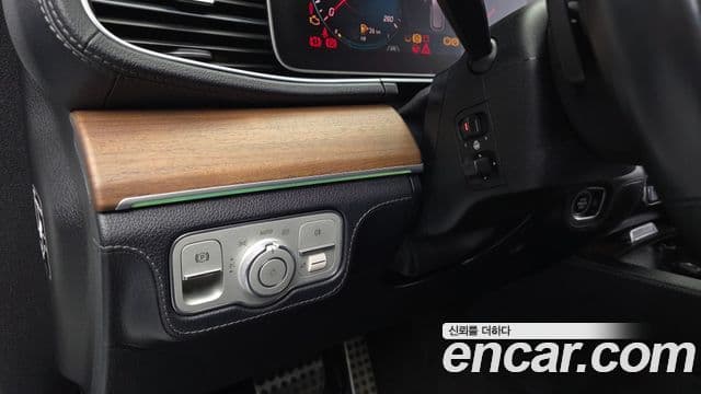 Mercedes-Benz GLE-Class 2019 — Şəkil 19/20