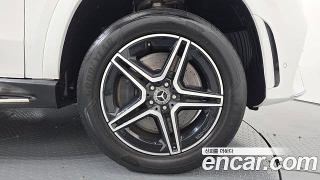 Mercedes-Benz GLE-Class 2019 — Photo 29/31