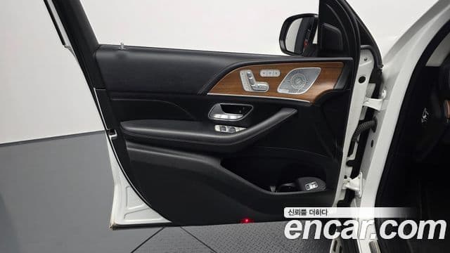 Mercedes-Benz GLE-Class 2019 — Photo 19/31