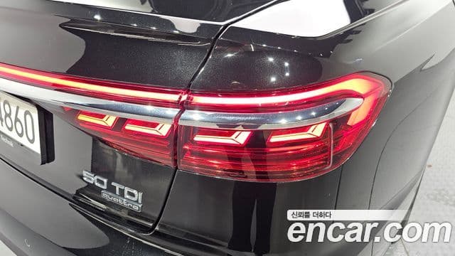 Audi A8 2021 — Photo 32/38