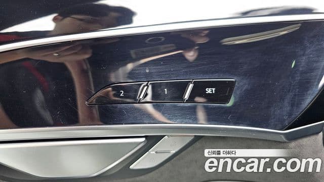 Audi A8 2021 — Photo 10/38