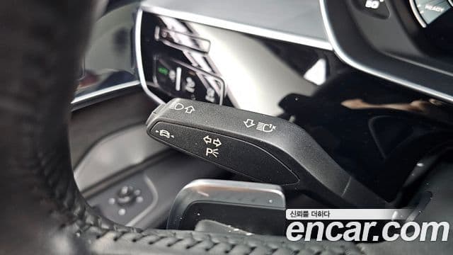 Audi A8 2021 — Photo 24/38