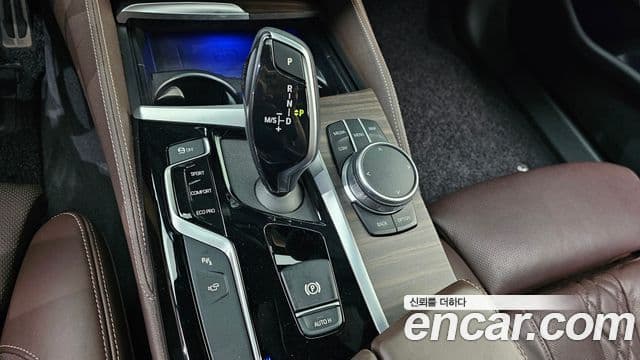BMW 5 Series 2020 — Şəkil 9/20