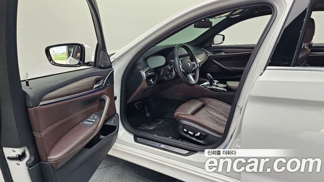 BMW 5 Series 2020 — Şəkil 10/20