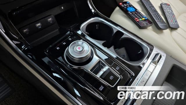 Kia Carnival 2021 — Şəkil 23/42
