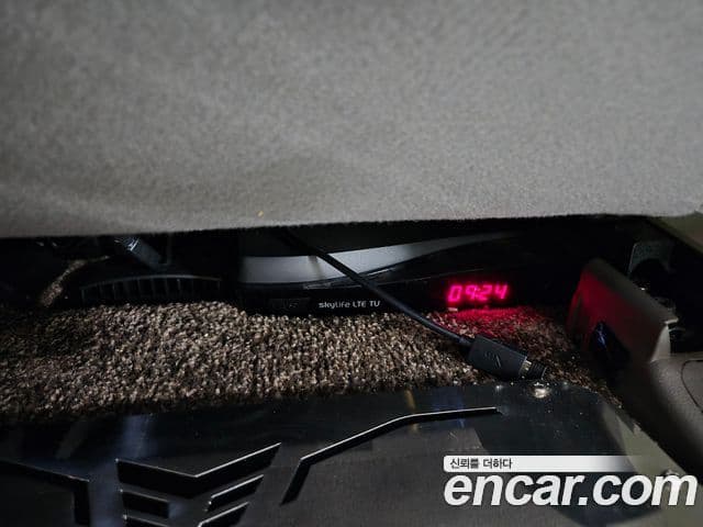 Kia Carnival 2021 — Şəkil 16/42