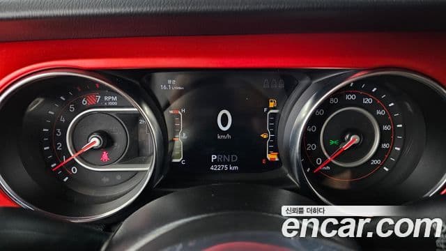 Jeep Wrangler 2022 — ფოტო 8/20