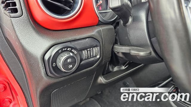 Jeep Wrangler 2022 — ფოტო 18/20