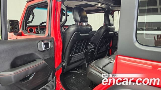 Jeep Wrangler 2022 — Şəkil 11/31