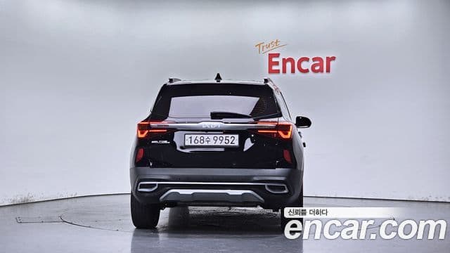 Kia Seltos 2022 — ფოტო 4/20