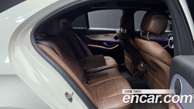 Mercedes-Benz E-Class 2020 — фото 12 из 20