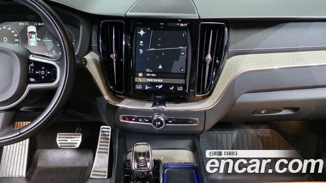 Volvo XC60 2020 — фото 14 из 20
