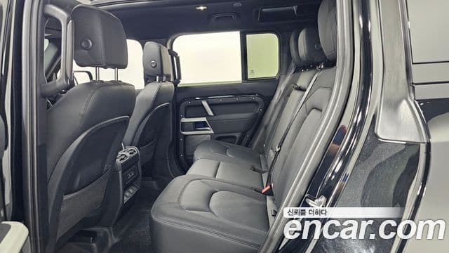 Land Rover Defender 2023 — Photo 7/39