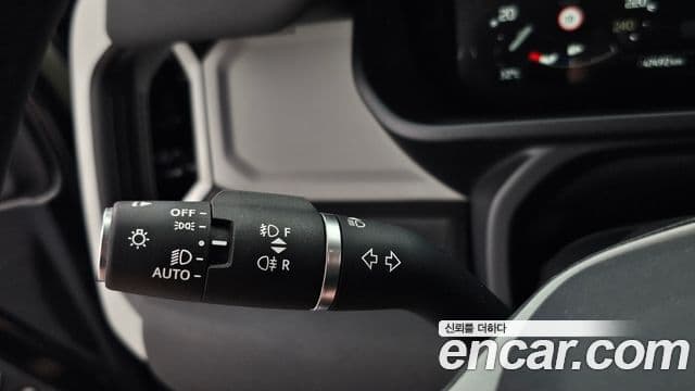 Land Rover Defender 2023 — Photo 23/39