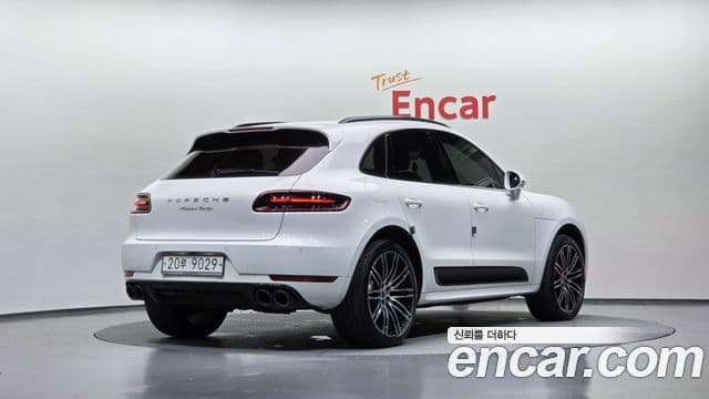 Porsche Macan 2018 — фото 2 из 20