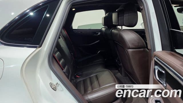 Porsche Macan 2018 — фото 12 из 20
