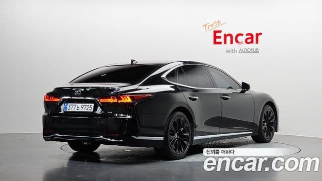 Lexus LS500h 2023 — фото 2 из 20