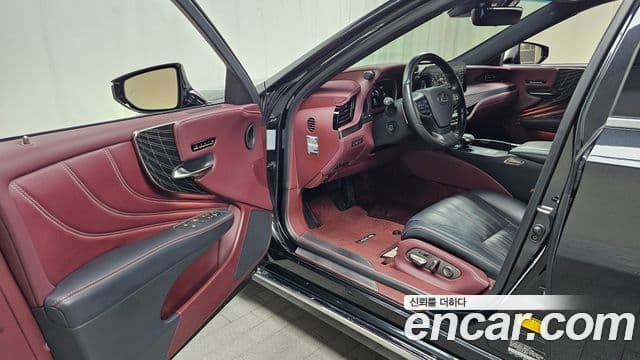 Lexus LS500h 2023 — Şəkil 10/20