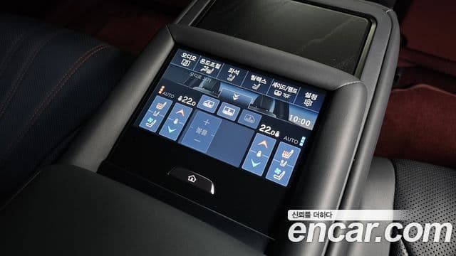 Lexus LS500h 2023 — Photo 12/35