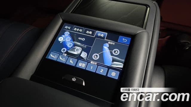 Lexus LS500h 2023 — Photo 28/35