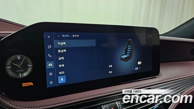 Lexus LS500h 2023 — Photo 17/35