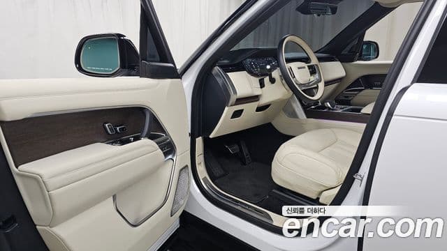 Land Rover Range Rover 2023 — Photo 20/35