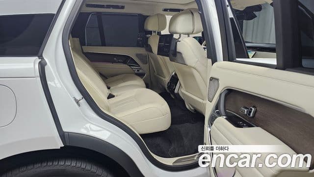Land Rover Range Rover 2023 — Photo 10/35