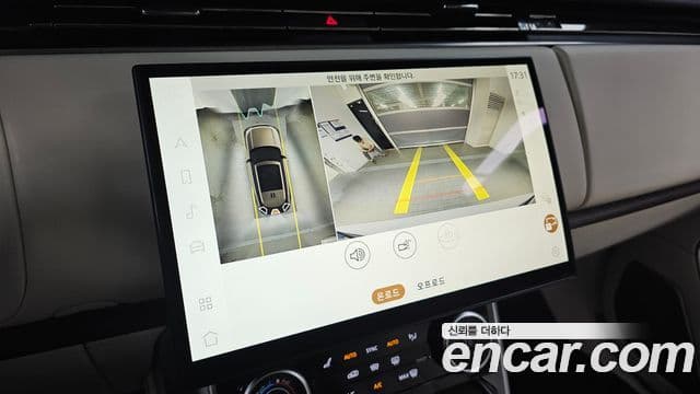 Land Rover Range Rover 2023 — Photo 30/35