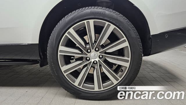 Land Rover Range Rover 2023 — Photo 13/35