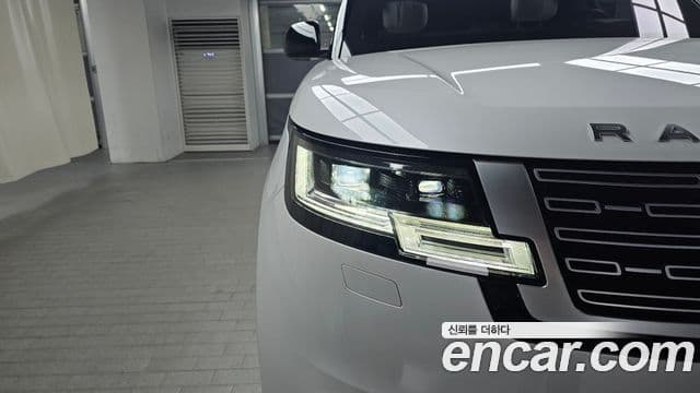 Land Rover Range Rover 2023 — Photo 4/35
