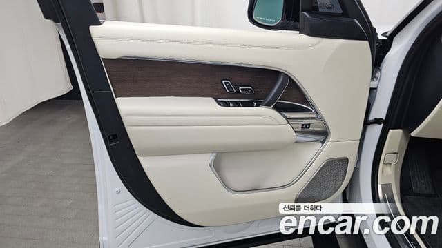 Land Rover Range Rover 2023 — Photo 7/35