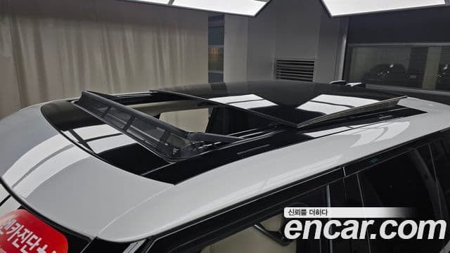 Land Rover Range Rover 2023 — Photo 32/35