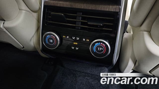 Land Rover Range Rover 2023 — Photo 34/35