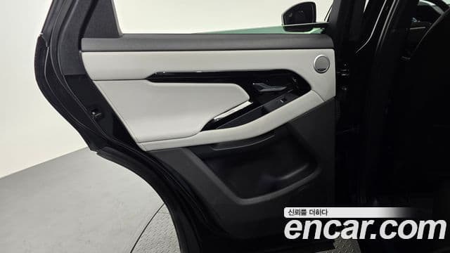 Land Rover Range Rover Evoque 2025 — Photo 20/35