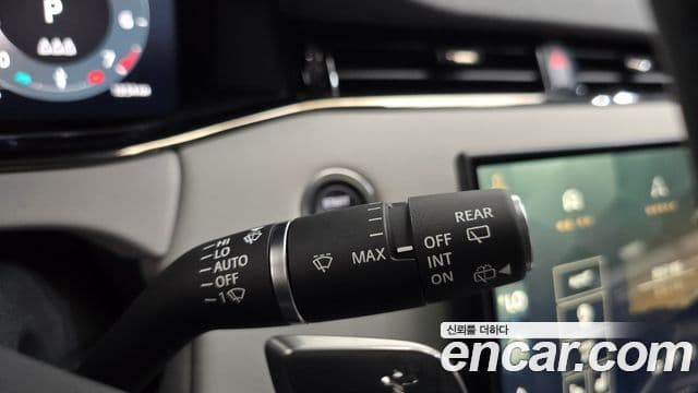 Land Rover Range Rover Evoque 2025 — Photo 32/35