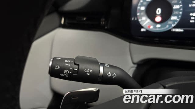 Land Rover Range Rover Evoque 2025 — Photo 30/35