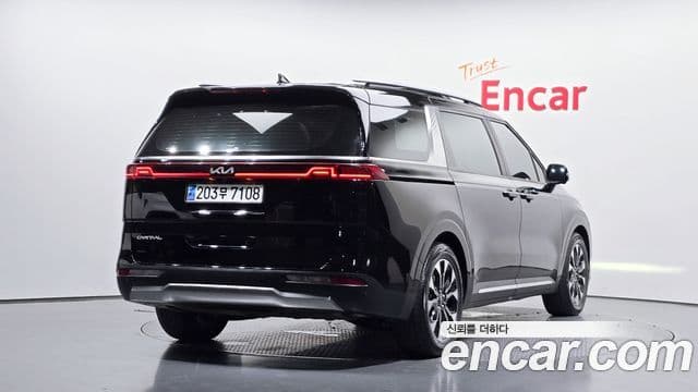 Kia Carnival 2023 — фото 2 из 20